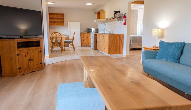 The 2 Bedroom Lodge with Full Kitchen private bathroom and Ocean View