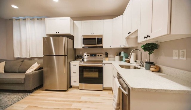 The Bentley - **Close to Downtown and River!!**❤️