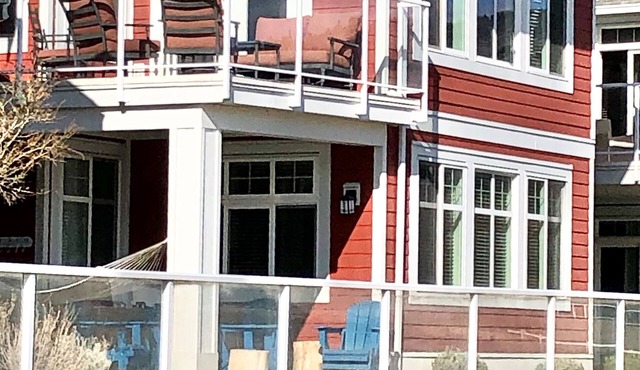 The Birdhouse - Waterfront Cottage with Pool Table and Boat Slip!