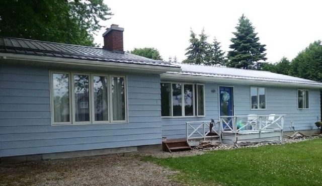 THE BLUE HERON, BEACHY COTTAGE CLOSE TO THE LAKE