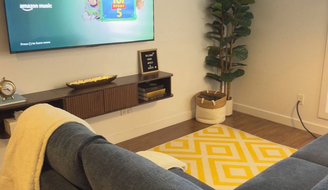 The Boho-Chic Urban Retreat: 3BR Haven Near Downtown & General Hospital