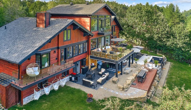 The Chalet des Laurentides is the ultra equipped Mansion you need!