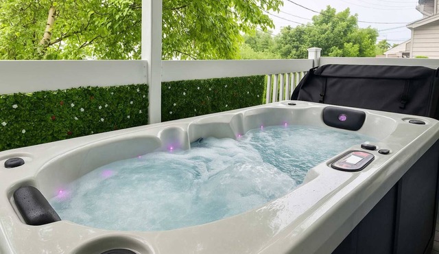 The Coziest | Hot Tub | EV Charger & Free Parking