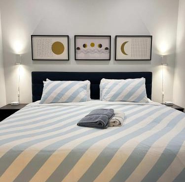 The Gallery, A Vibrant Downtown Art-Inspired Retreat for Groups, Unit 201
