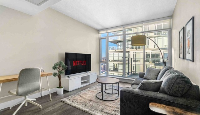 The Guardian 35th| Pet Friendly | Heated Parking