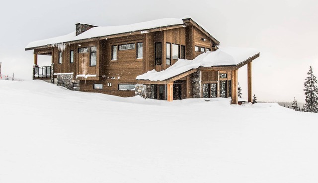 The Hemlock | Slope-Side, Hot Tub & Views