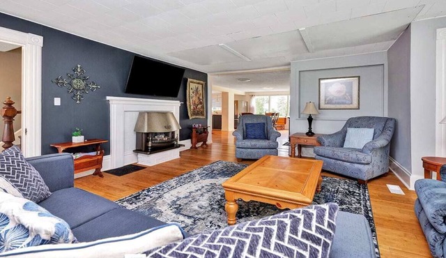 The Highway House - PEC Waterview Getaway