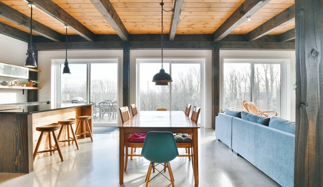 The house on the maple grove. Private land close to local attractions