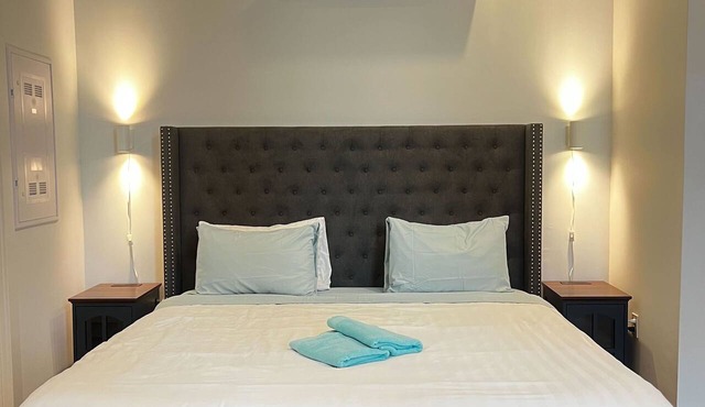 The King Nook - King Bed Studio in Downtown, AC