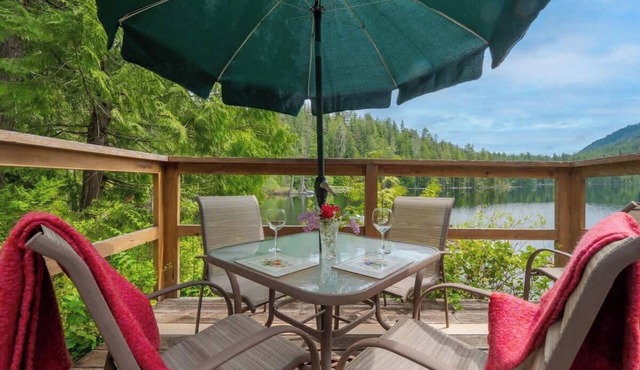 The Lakeside Cottage