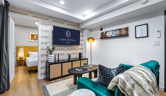 The McCaul | Basement Stay Near Chinatown