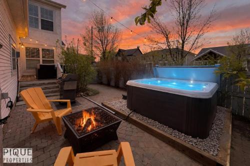 The Obsolete Suite - HotTub - King Bed - AC - Pet Friendly