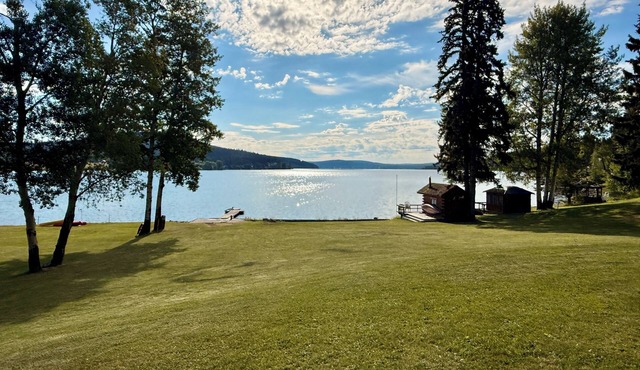 The Old Perry House - Lakefront Heritage Retreat