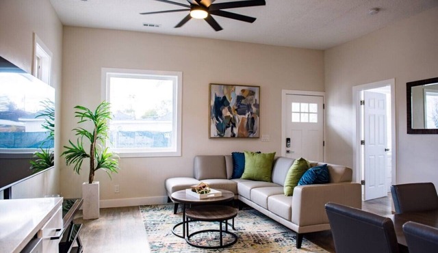 The Olive Den - Spacious New Remodel - Big Groups.