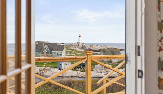 The Peggy's Cove House; with unrivalled panoramic view!