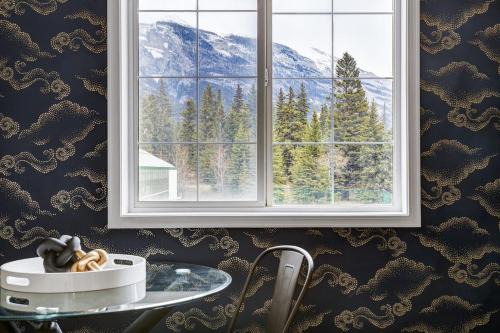 The Perfect Getaway for Exploring Canmore and Banff)