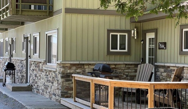The Picton: Beautiful Couple's Getaway in PEC