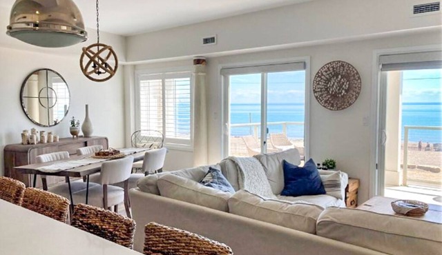 "The Red Sand" Beachfront Luxury Condo-Long Point
