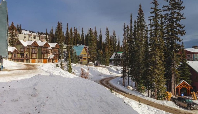 The Ridge Ski-In Ski-Out Condo with Free Parking