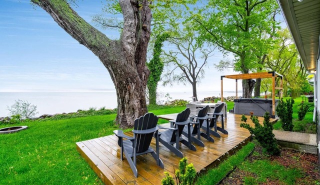 The Rose Cottage: on the Lake - Stay with Us!