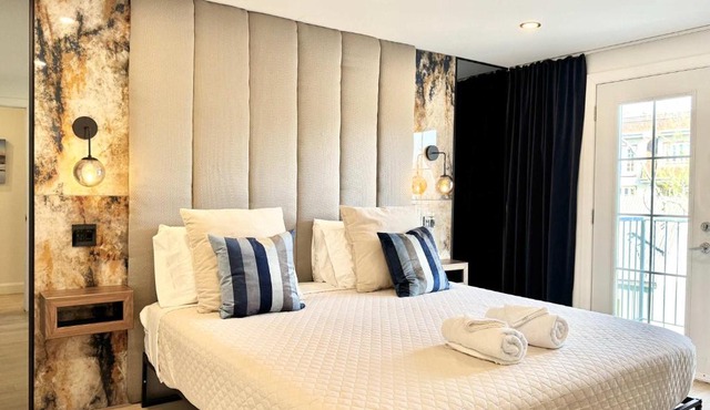 The Royal Suite - Hot Tub - Free EV Chrger