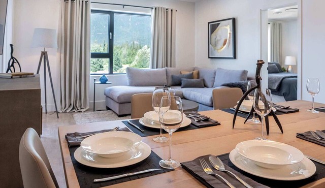 The Stoke Stopover - Revelstoke Condo with Hot Tub