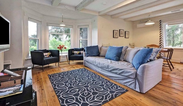 The Tulip Tree: Waterfront PEC Family Cottage