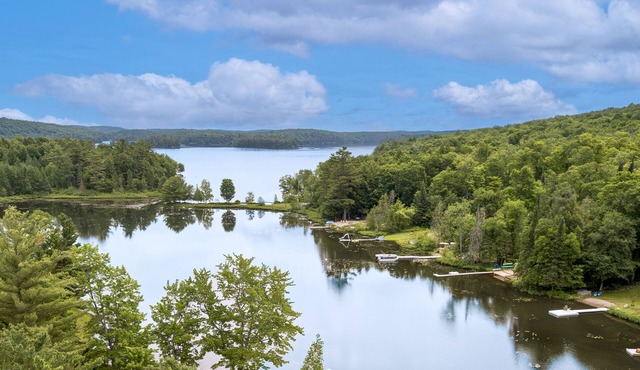 The ultimate lake front with beach, family fun getaway with endless activities!