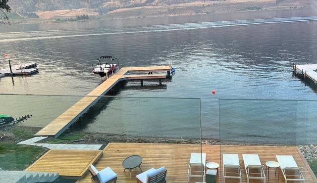 THE ULTIMATE LUXURIOUS LAKE FRONT HOME (permitted for short-term rentals)