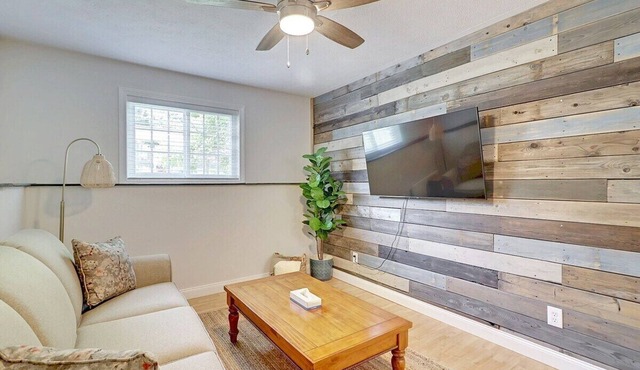 This apartment is a 1 bedroom(s), 1 bathrooms, located in Fredericton, NB.
