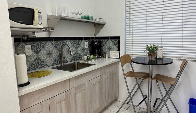 This comfortable Studio setup features 2 queen beds, fast WiFi, and the rare perk of FREE parking. A great home base for enjoying Miami, plus stay in the heart of South Beach’s coveted SoFi neighborhood—a short walk to the sand.