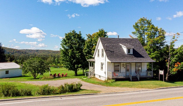 This country house is built on two floors with 4 bedrooms.