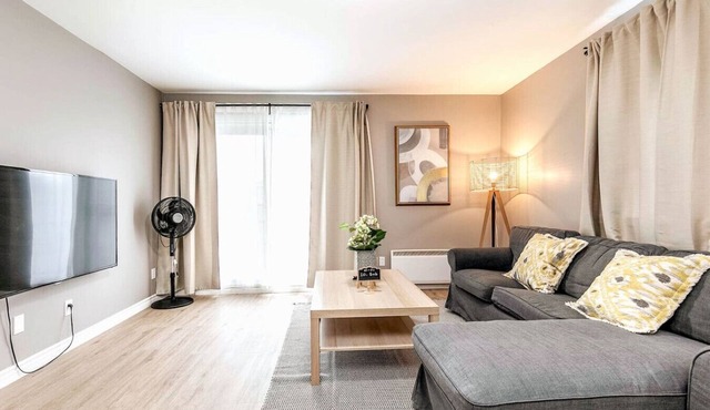 Three bedroom apartment, Free parking. EV charger.
