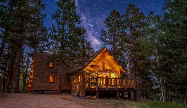 Timber A-Frame, Large Deck, Hot Tub, Fireplace