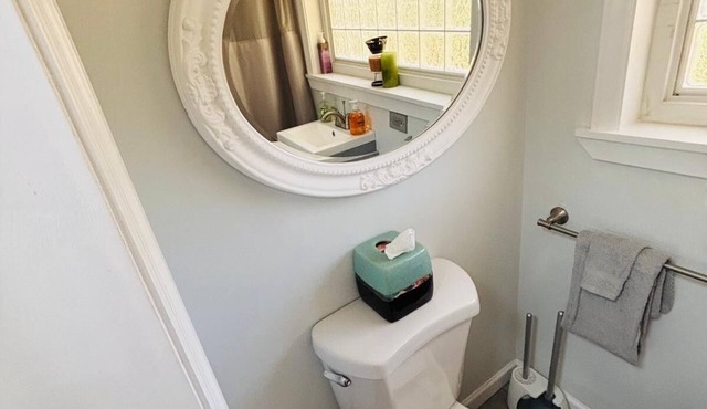 Tiny green home sanctuary; 10-mins to UNC; patio; backyard