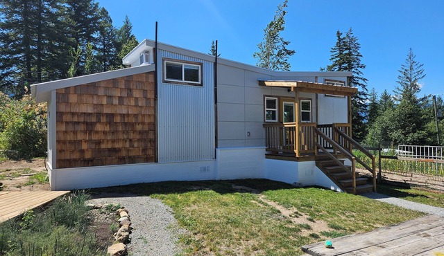 Tiny House, 2-bedroom with AC and WiFi near Enderby BC.