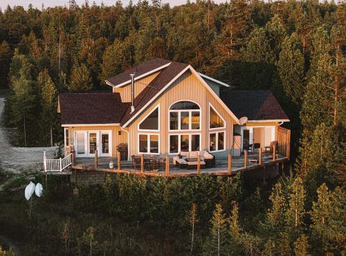 Tobermory Waterfront SAUNA EV 4-Season