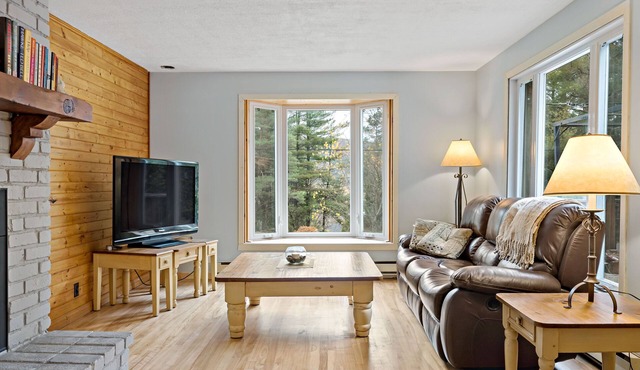 Top of warm bungalow for rent. Cozy Upper Duplex for Rent.