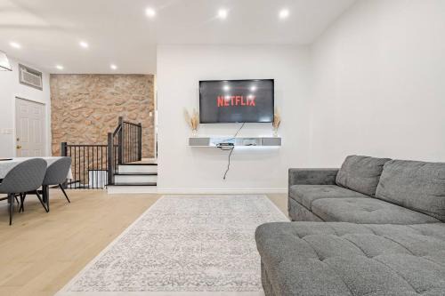 Top Rated Vacation House Montreal Private Parking