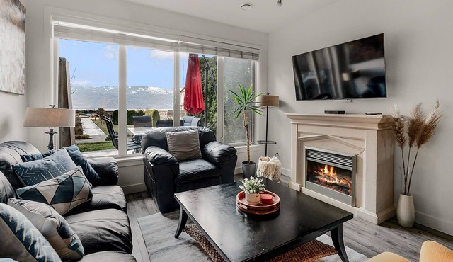 Townhouse at Lakefront Resort. Pool, Hot tub, Private Beach, King bed