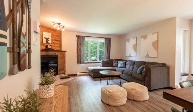 Townhouse on the Golf w/Pool Access -Aiglon 1717