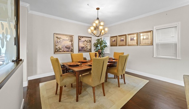 Trafalgar House: 6br/4ba+Parking, Gorgeous Renos
