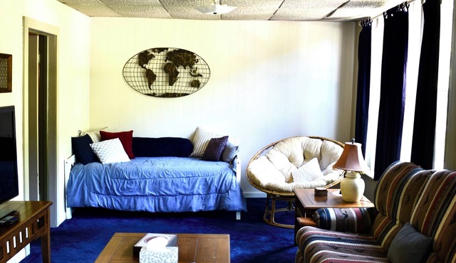 Train View a spacious 3-bedroom upstairs apartment with WiFi in Northfork