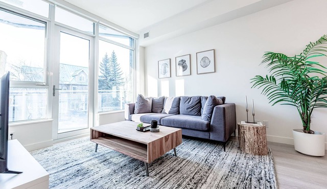 Tranquil & Central 1 BR Riverside Oasis