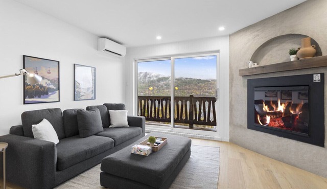 Tremblant Lakeview Retreat w/Balcony & Fireplace