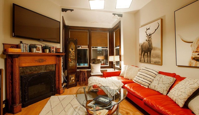 Two bedrms, living+dining, Kedgi Lodge nature themed suite