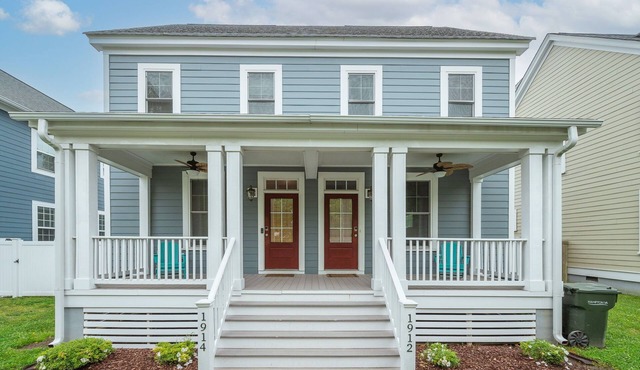 Two Classy Homes - Sleeps 20, Steps from the Beach