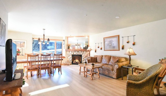Tyra Streamside Buffalo Run Condo: Ski-In/Ski-Out
