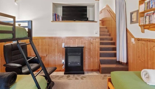 Ucluelet Cottage - Hearth and Cove