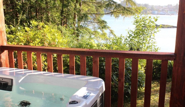 Ucluelet/Ocean/Romantic Cove room - deck & hot-tub